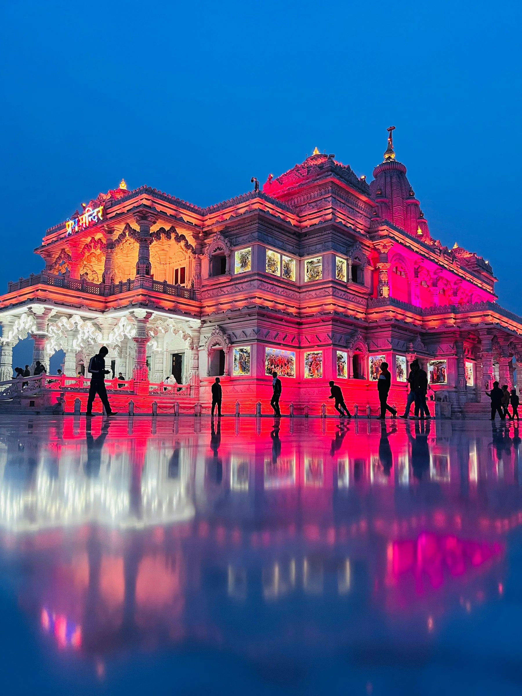 श्रीधाम वृन्दावन — सांझ की बेला में प्रेम मंदिर